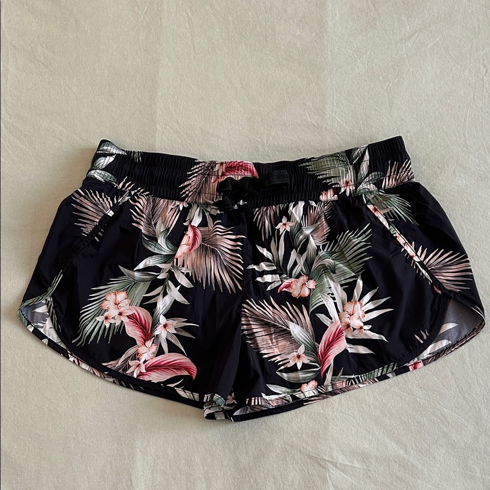 Women’s Seafolly Shorts. Size Large